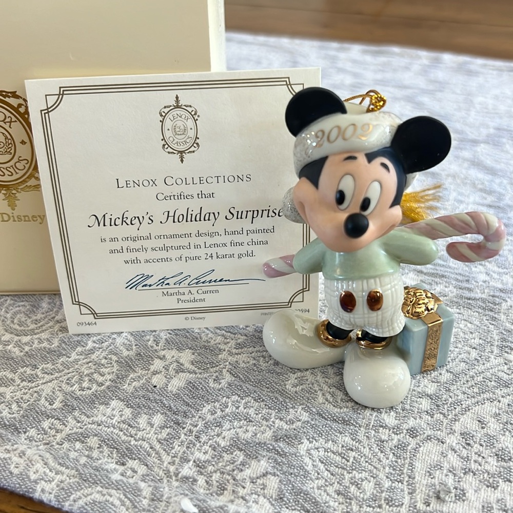Lenox accents of pure 24K Mickey's Holiday Surprise Christmas Ornament 2002 VNT